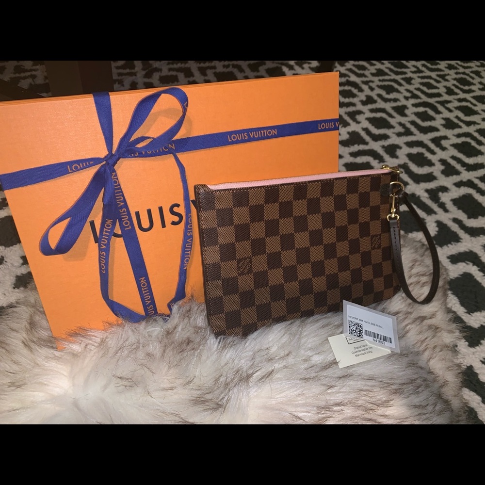 ❌SOLD❌ Authentic NWT Neverfull MM Wristlet